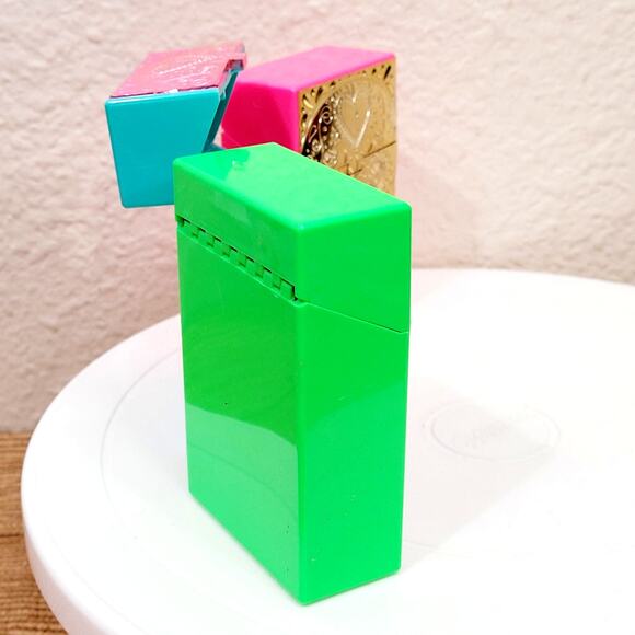 Womens Cigarette Case Lot For Regular Shorts Metallic Skull Flip Top Plastic NWT - Picture 2 of 3